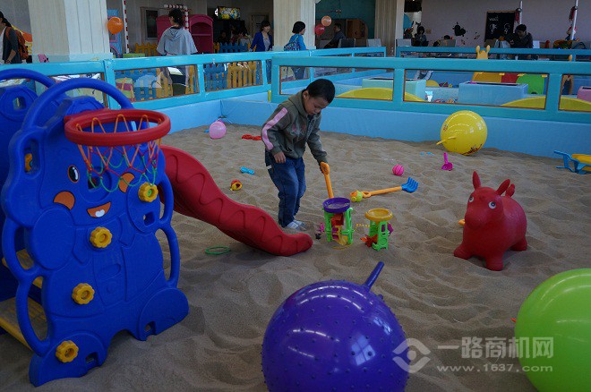 童年童月儿童乐园 童年童月儿童乐园