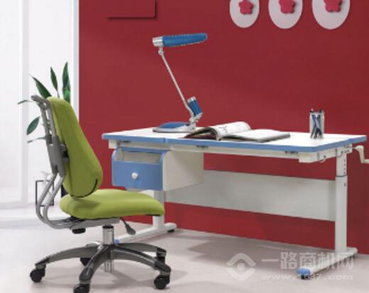 小蘋果益智學習桌加盟