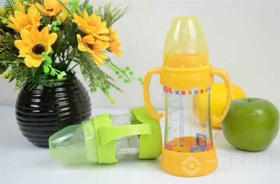 NUK奶瓶