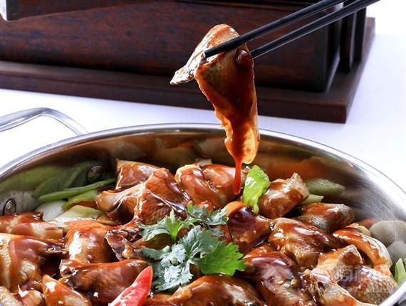 蜀八婆香汁焖锅