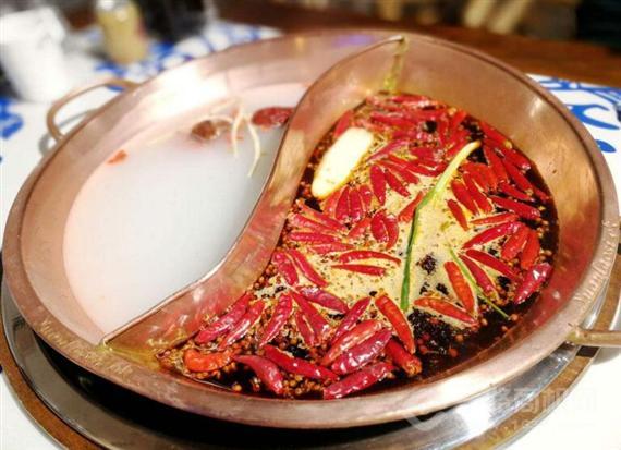 潮辣矿泉水火锅