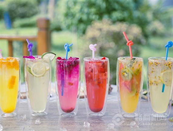 撞上一头牛奶茶