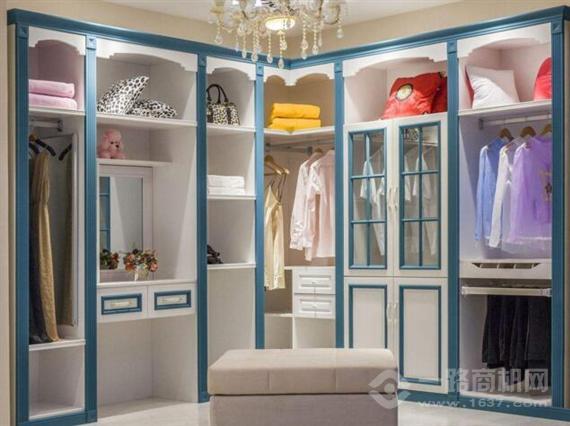 特伦斯整体衣柜