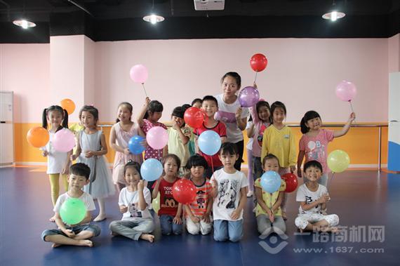 小百合国际艺术教育