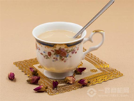 壶沏奶茶