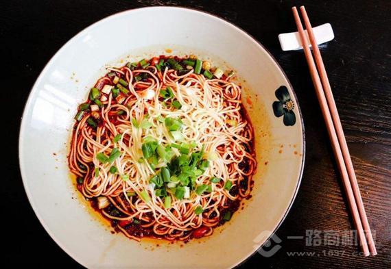 赵崽儿重庆小面