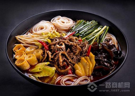 三个辣椒牛肉粉