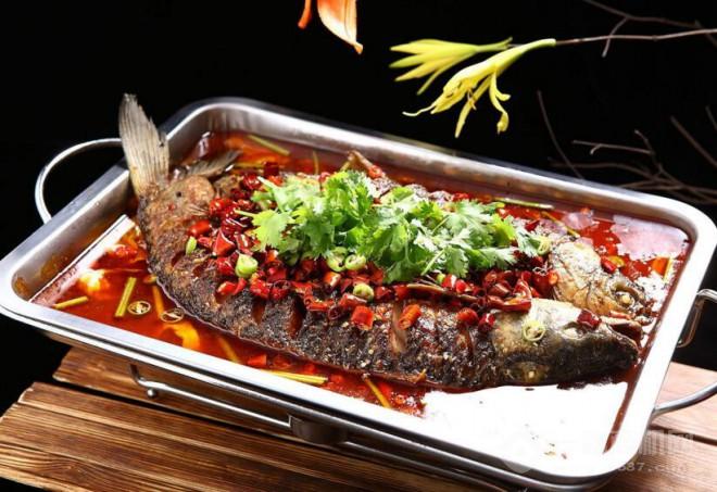 暮色江邊烤魚
