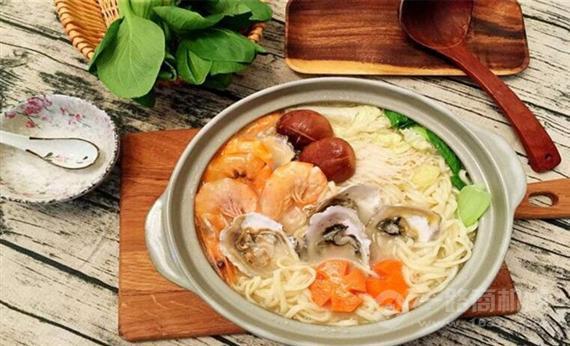 辣小贝捞汁海鲜面