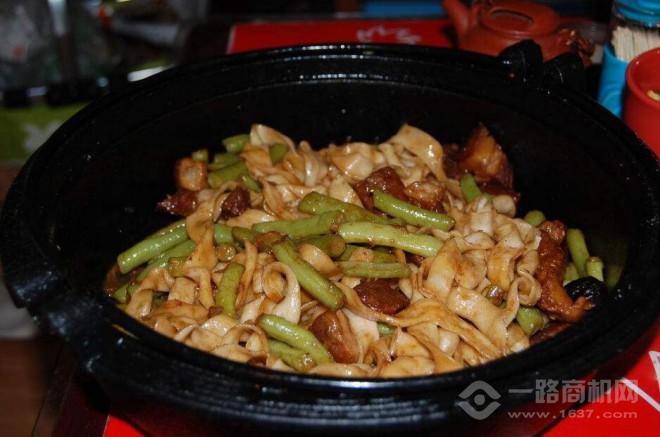 小磊铁锅焖面加盟 小磊铁锅焖面加盟