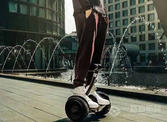 德一郎智能平衡车