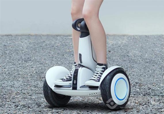 德一郎智能平衡车