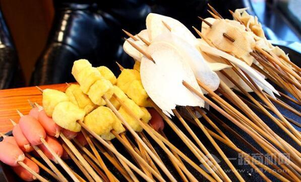 签阿婆串串香加盟