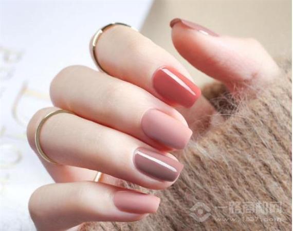 浅深绘意美甲