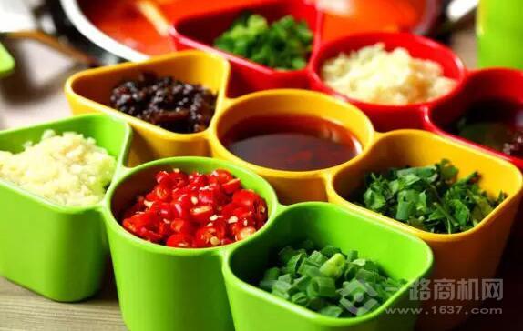 月熱情麻辣拌燙加盟