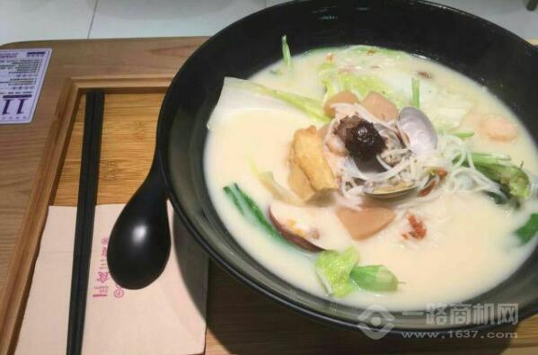 食三姨麻辣燙加盟