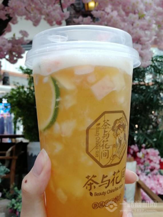 茶与花间