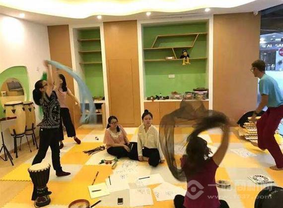 海伦七彩艺术教育