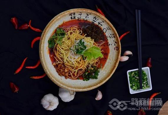 嘿耿直重庆小面