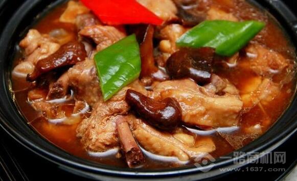 田玉麟黃燜雞米飯