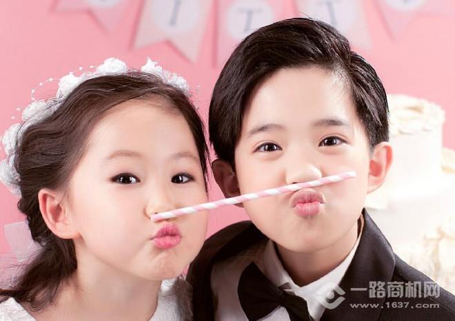 咿呀喔儿童摄影加盟