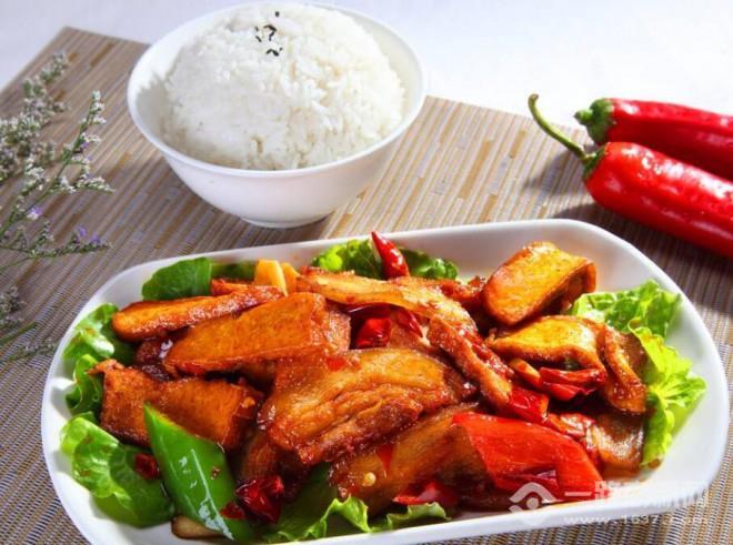 嘿管飽快餐加盟