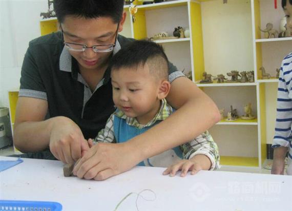 亲亲自然儿童陶艺教育