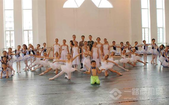 家燕妈妈艺术中心