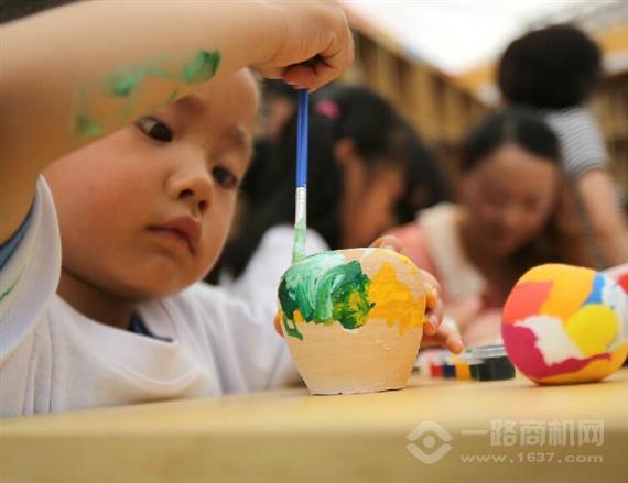 亲亲自然儿童陶艺教育