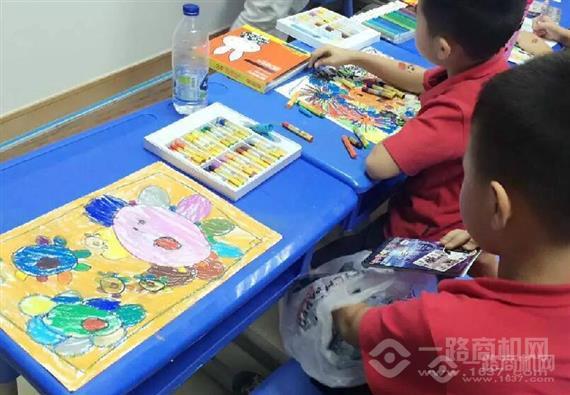 小花盛开艺术教育