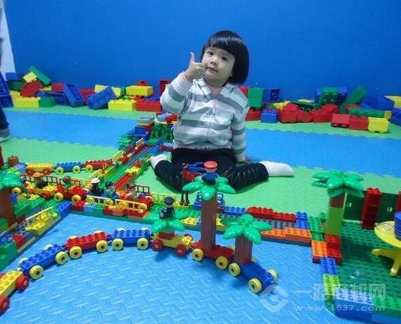 小手宇宙乐高科技中心