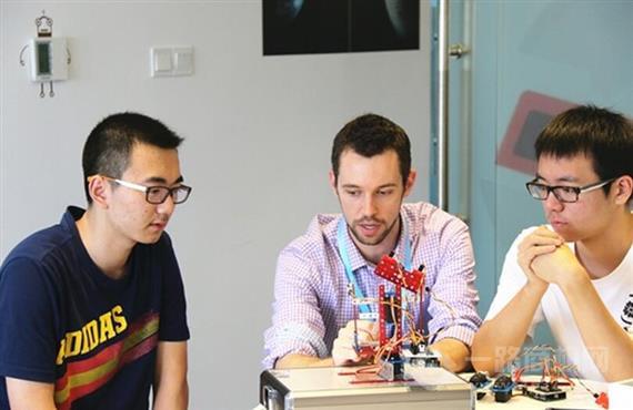 莘迪机器人教育