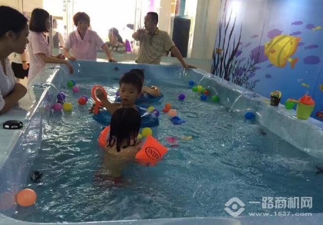 嘻游纪亲子游泳