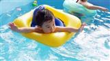 婴侣王子婴儿游泳