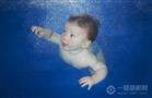 婴侣王子婴儿游泳