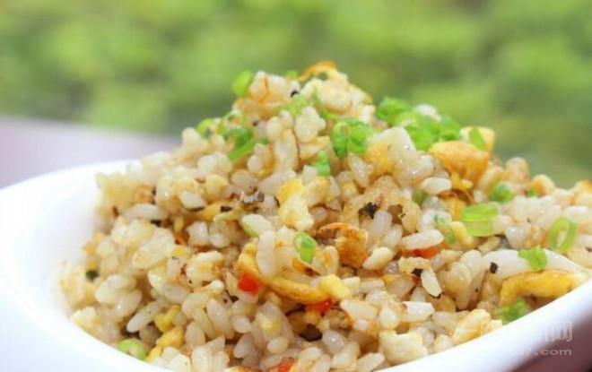 畫生活炒飯小姐