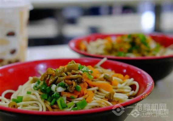 香百城热干面馆