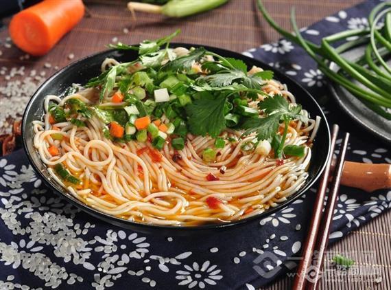 牛不理过桥米线