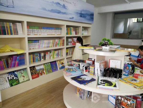 爱阅大眼睛童书馆