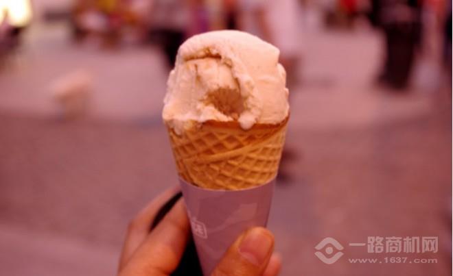 大红小甜冰淇淋加盟
