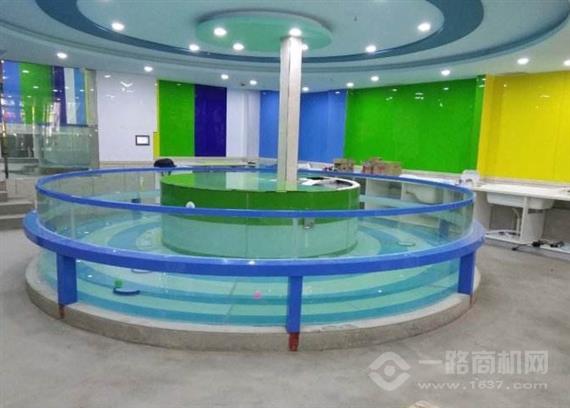 伊贝莎婴儿游泳