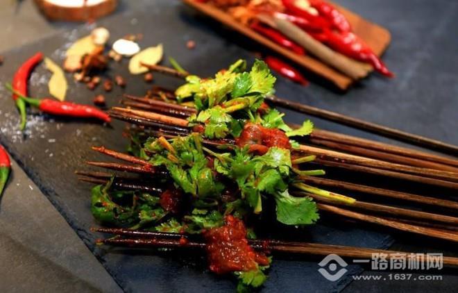 蜀楓炊串串香加盟