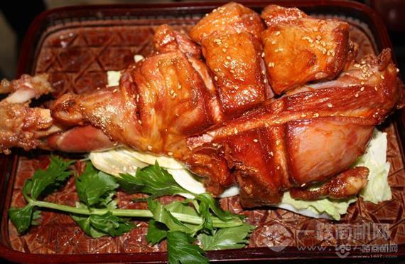 狼来了炭烤羊腿