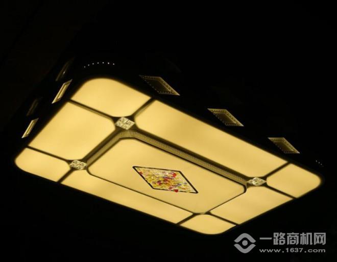 雷斯特灯饰加盟