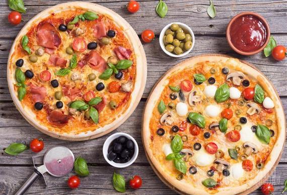 意伦卡现烤披萨