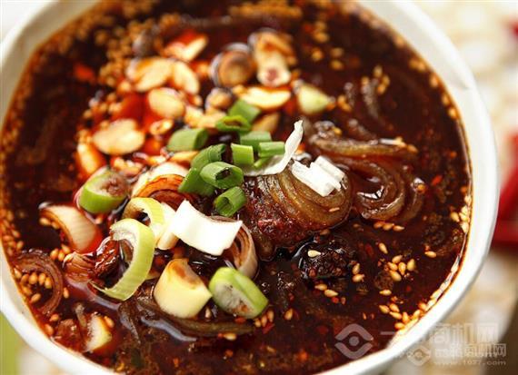 吉阿嬷酸辣粉小食堂