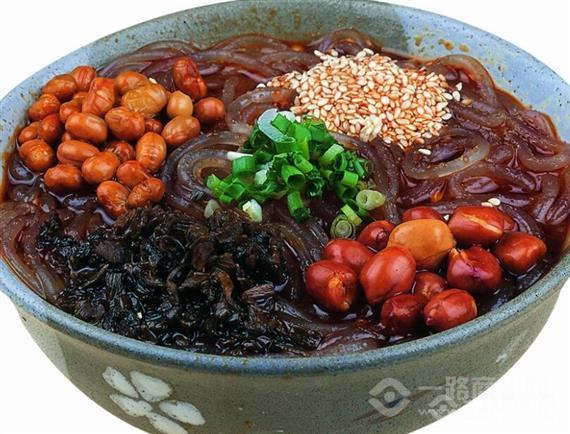 吉阿嬷酸辣粉小食堂