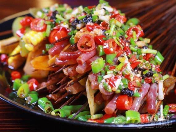 梁小小成都串串香