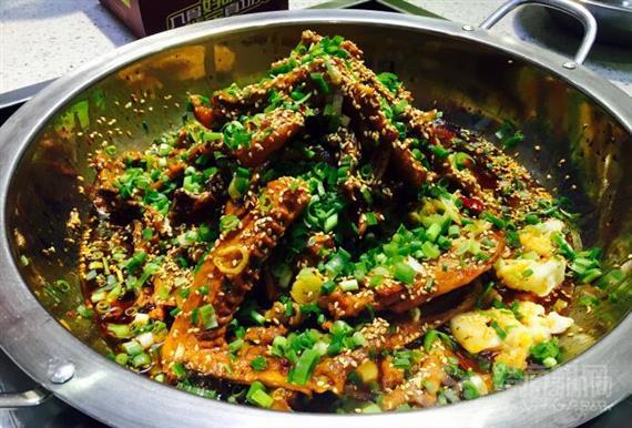 杨大师鸭爪爪特色火锅