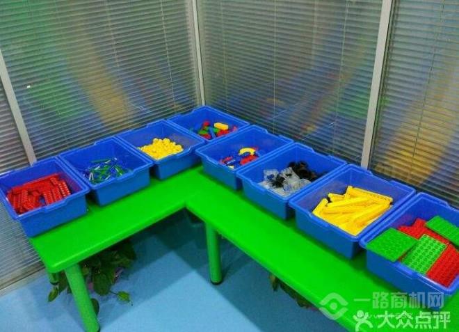 智动全球机器人教育